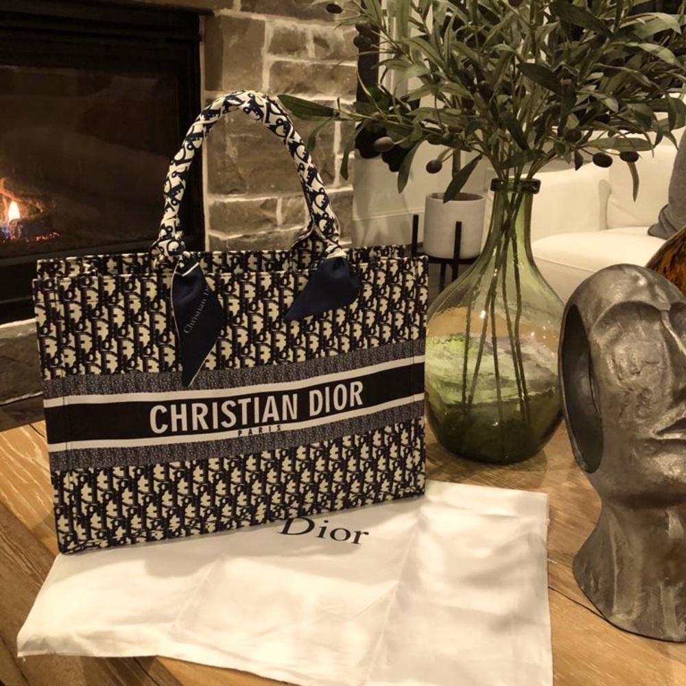 C D Book Tote Large